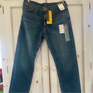 Lee Men's Premium Select
Regular-Fit Straight-Leg Jeans
36x30 , new w tags